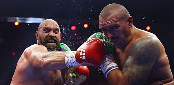 Usyk Outpoints Fury in Heavyweight Title Rematch